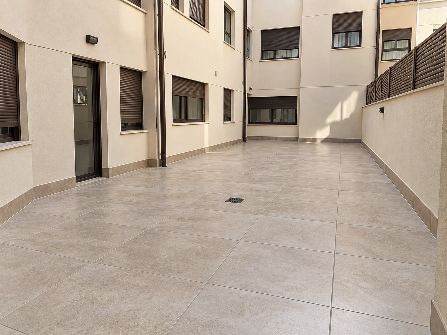 Después: Impermeabilización de patio comunitario en Vila-real